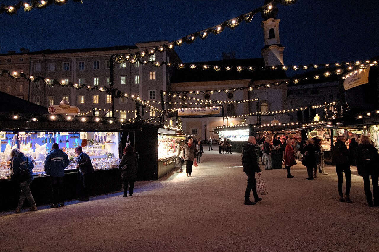 Christkindlmarkt am Residenzplatz in Salzburg