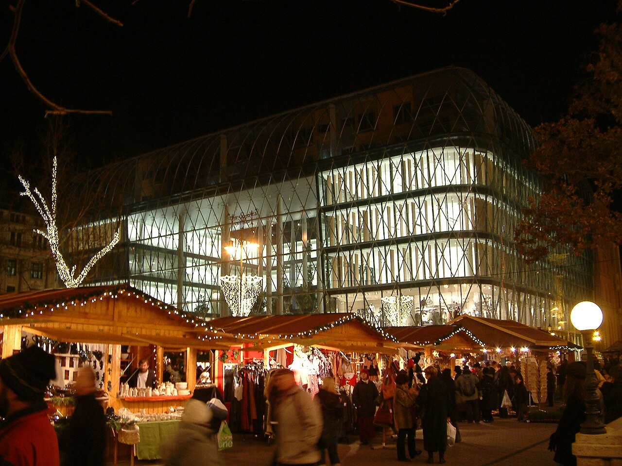 Weihnachtsmarkt am Vörösmarty tér in Budapest